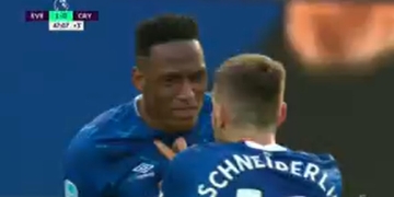 ¿Regañaron a Yerry Mina en pleno Everton vs. Crystal Palace?