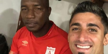 ¡Alístate, Matías Pisano! Así empieza a responderle Manotas