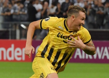 ¡Golazo del Queso Fernández para dar la gran sorpresa en la Copa Libertadores!