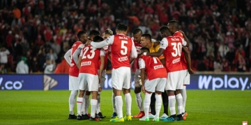 Santa Fe pregunta a sus hinchas si debe bajar sueldo de jugadores