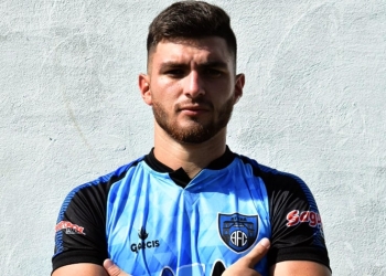 Carlos Monges ya viste de Rojo