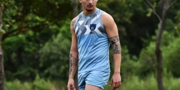 Carlos Monges ya viste de Rojo