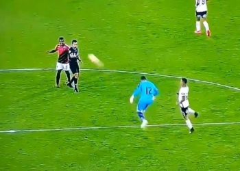Arbitro Nicolás Galló pensó que le lanzaron un balonazo