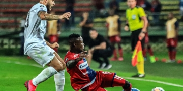 Édgar Méndez sobre Yulián Gómez: «En 4 o 5 meses va a estar en el terreno de juego»