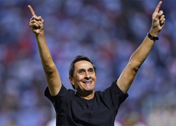 Hinchas de América de Cali y la tendencia sobre Alexandre Guimaraes