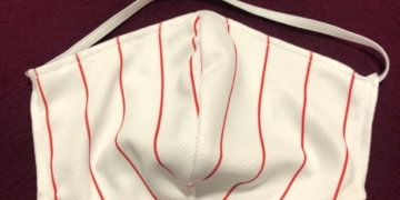 ¡Convirtieron uniformes de béisbol en tapabocas contra el coronavirus!