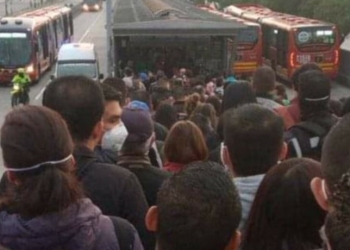 Congestión de gente en Transmilenio: ¿Qué nos pasa?
