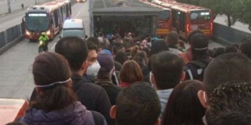 Congestión de gente en Transmilenio: ¿Qué nos pasa?