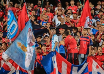 Hinchas del DIM que están en Argentina piden ayuda a la Cancillería para regresar a Colombia