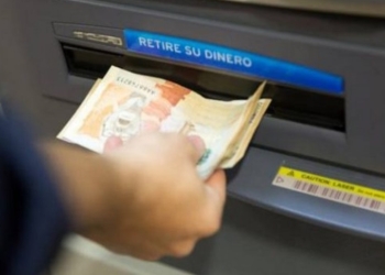 ¿El banco cobra comisión por retiros de ingreso solidario?