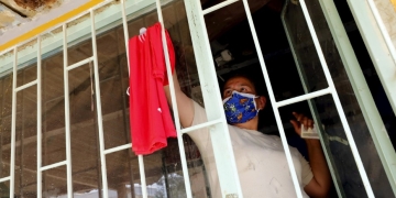 ¿Qué significan los trapos rojos en las casas durante la pandemia?