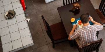 ¿Vive solo durante la cuarentena? Este mensaje es para usted