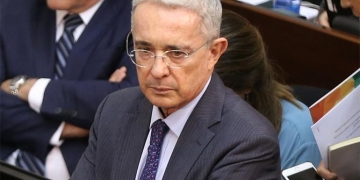 Álvaro Uribe explicó propuesta para bajar el precio del canal premium que transmite el Fútbol Profesional Colombiano