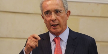 Explicación y pregunta de Álvaro Uribe en reunión con dirigentes del Fútbol Profesional Colombiano