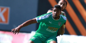 Juan David Bravo, otro colombiano que vuelve a la acción en el fútbol europeo