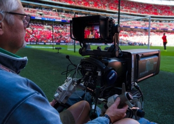 ¡Los partidos de la Premier League se verían en YouTube!