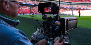 ¡Los partidos de la Premier League se verían en YouTube!