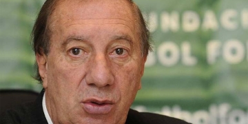 Su hermano aseguró que Carlos Bilardo no tiene COVID-19, ¡y luego borró el trino!