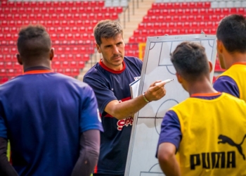 «Desde hace días está arreglado: Juan Cruz Real será el entrenador de América de Cali»