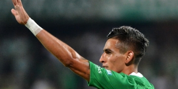 La razón por la que el viaje de Daniel Muñoz a Europa se retrasaría