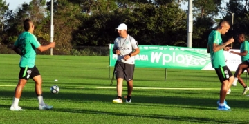 Neyder Moreno seguiría en Envigado FC, que confirmó 2 casos de COVID-19