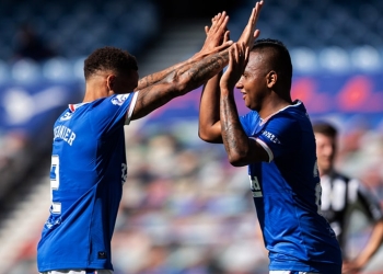 Steven Gerrard está decepcionado por el cambio de Alfredo Morelos