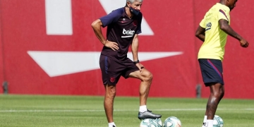 FC Barcelona despidió al director técnico Quique Setién