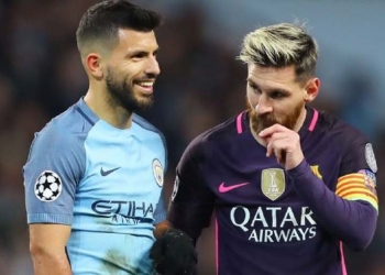 Messi dejó solo al Kun en Barcelona y las redes lo volvieron meme