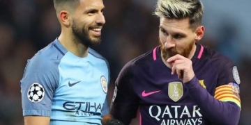 Messi dejó solo al Kun en Barcelona y las redes lo volvieron meme