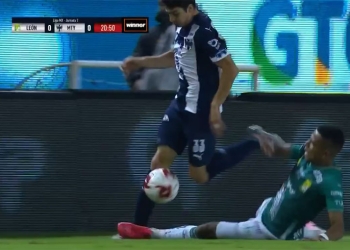 ¡Patadón de William Tesillo a Stefan Medina!