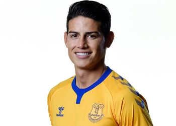 James Rodríguez ya posó con las tres equipaciones del Everton FC