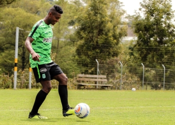 Atlético Nacional oficializó el préstamo de Yéiler Góez al Club Atlético Colón