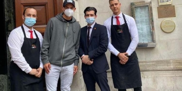 Restaurante en Inglaterra: “Un placer darle la bienvenida a James Rodríguez”