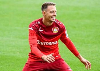 Elogios del DT del Bayer Leverkusen para Santiago Arias