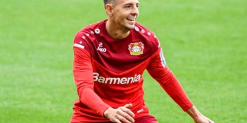 Elogios del DT del Bayer Leverkusen para Santiago Arias