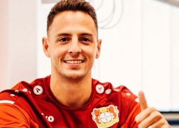 El 11 ideal al que llega Santiago Arias en Bayer Leverkusen