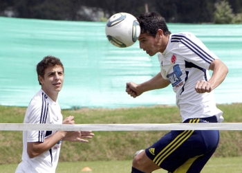 Lo que ya dijo Santiago Arias de jugar junto a James Rodríguez