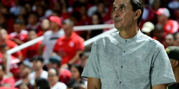 Alexandre Guimaraes al pendiente de la actualidad de Millonarios