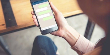 El truco para escribir de forma transparente en WhatsApp