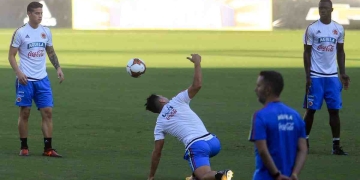James y Davinson, en riesgo para las eliminatorias