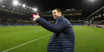 Petr Cech ahora es directivo y jugador en el Chelsea