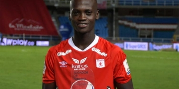 Santiago Moreno, premio y elogio del DT de América