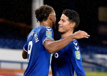 Calvert-Lewin está feliz por jugar con James Rodríguez
