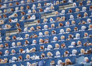 El Heerenveen puso osos de peluche en su estadio