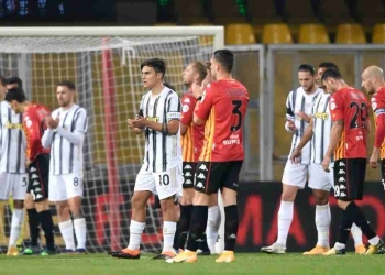 A los 10 minutos, homenaje a Maradona en Benevento vs. Juventus