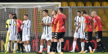 A los 10 minutos, homenaje a Maradona en Benevento vs. Juventus