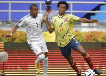 Con dos laterales naturales, ¿por qué Queiroz puso a Cuadrado de lateral