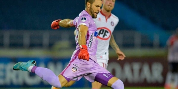 Error de Viera, seis minutos en el VAR y un gol de visitante