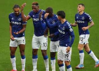 James se quedó sin su mejor socio en el Everton