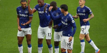 James se quedó sin su mejor socio en el Everton